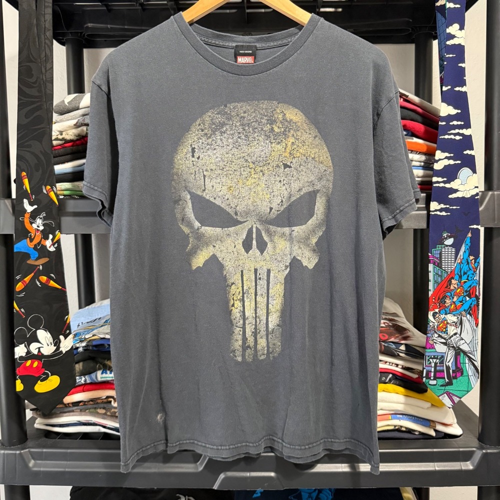 Y2K Gray Marvel Punisher Skull Graphic Tee Medium Light Distressing